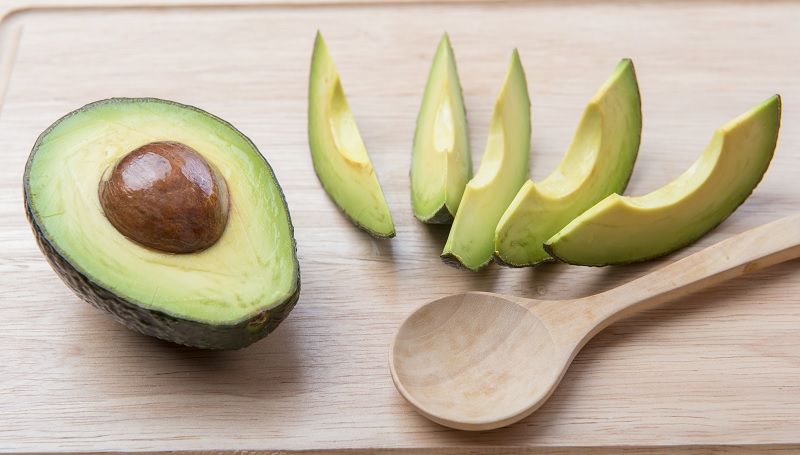 aguacate en rodajas