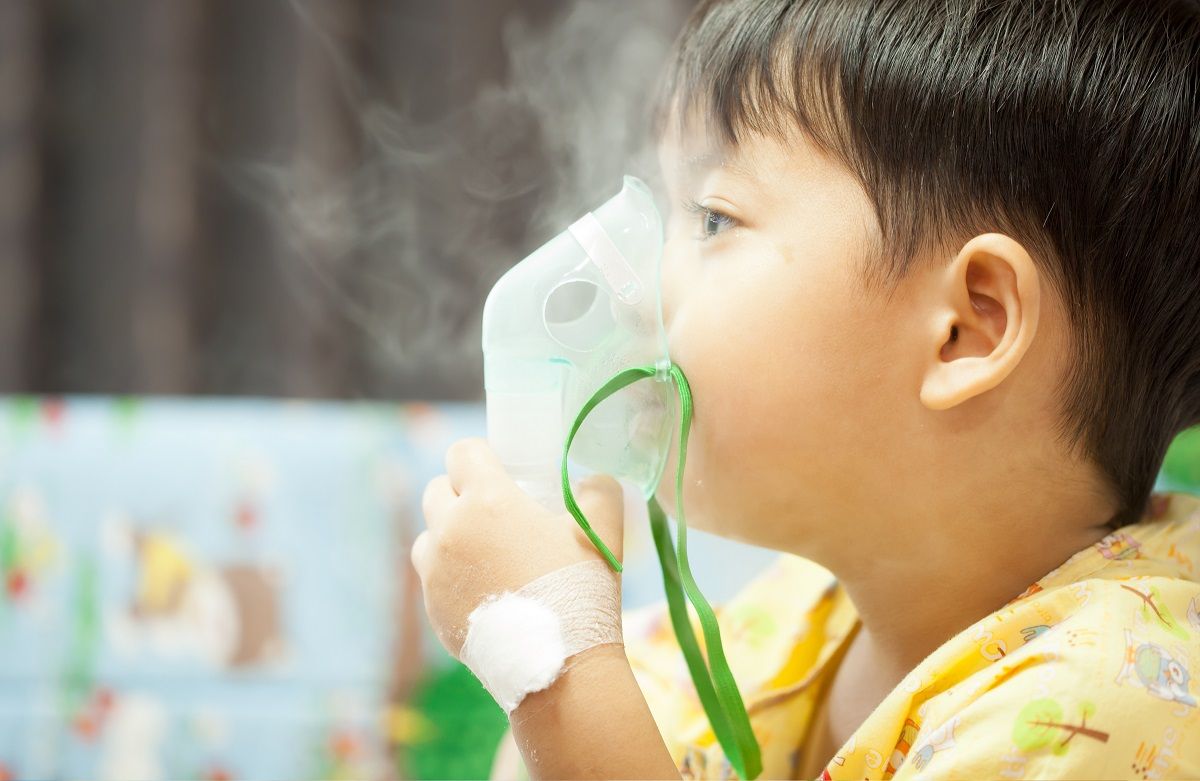 Niños que viven con fumadores inhalan la nicotina de 150 cigarrillos al año
