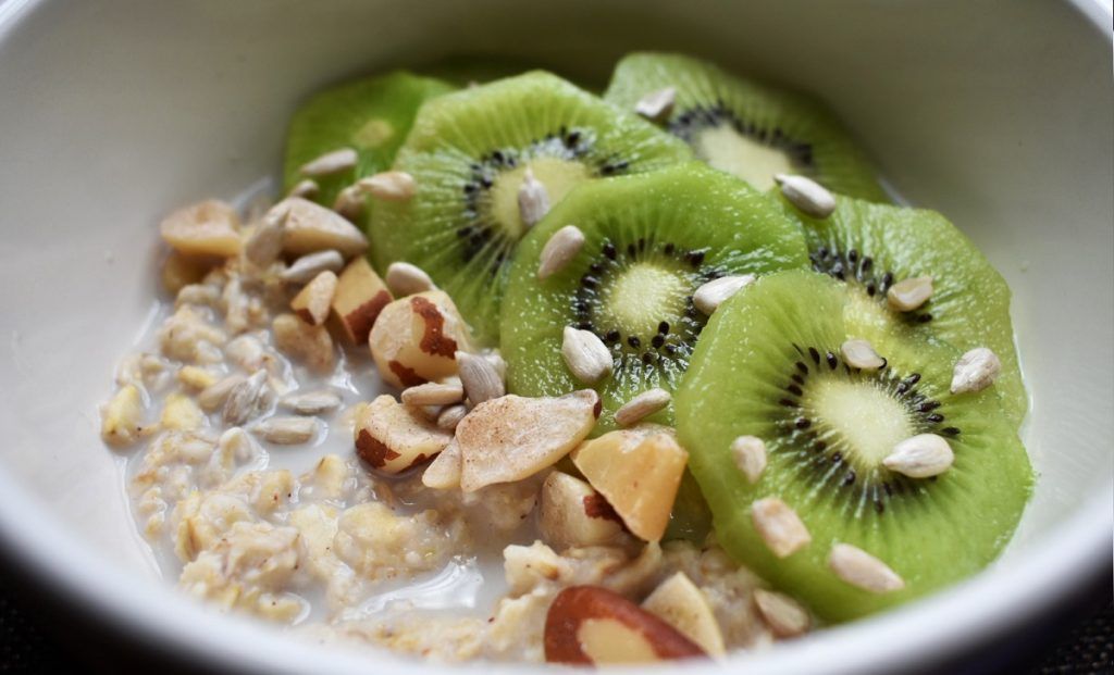 bowl avena y kiwi