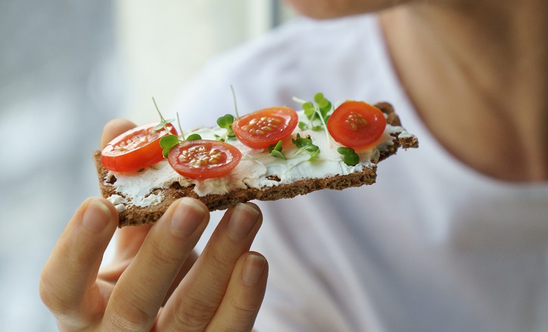 tostadas con tomate